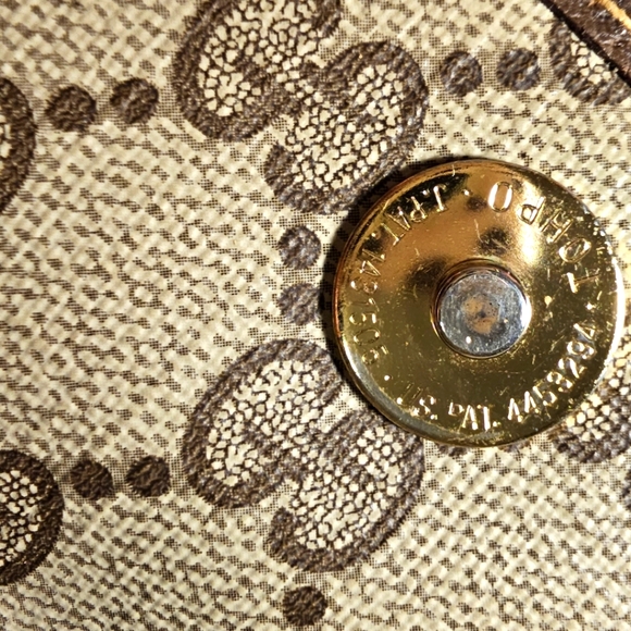 Authentic Gucci GG Supreme Shoulder Bag Small - Picture 9 of 14